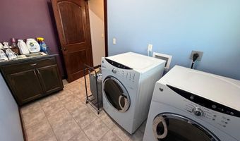 1524 Beechwood Dr, Aurora, NE 68818