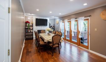 51 Aspen Cir, Albany, NY 12208