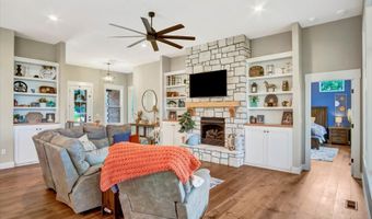 415 S Piper Ave, Ash Grove, MO 65604