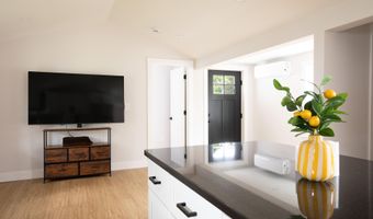 9 2nd St, Bourne, MA 02532