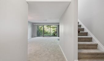 747 Peninsula Ct, Ann Arbor, MI 48105