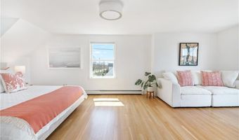 433 Wolcott Ave, Middletown, RI 02842