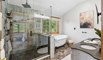 836 Old Post Rd, Arundel, ME 04046