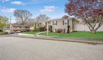 6 Longmeadow Dr, North Providence, RI 02904