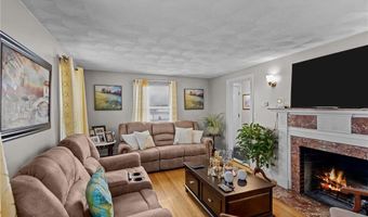 690 Killingly St, Johnston, RI 02919