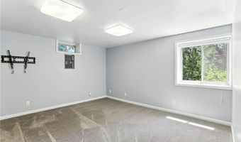 5820 139th St W, Apple Valley, MN 55124
