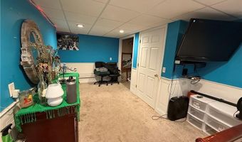 1 Edgewood Ave, Hopkinton, RI 02804