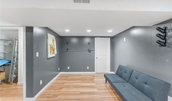 61 Metropolitan Ave, Cranston, RI 02920
