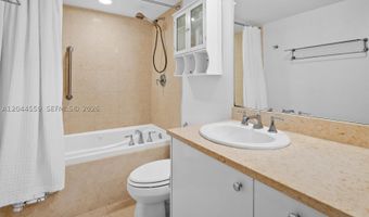 19900 E Country Club Dr 212, Aventura, FL 33180