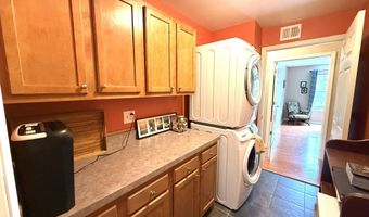 35 Governor Cir, Albany, NY 12208