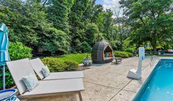 11806 E Arbor Dr, Anchorage, KY 40223