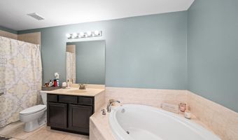 32 MARINA Dr, Bayonne, NJ 07002