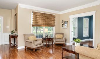 6 Sleepy Hollow Ct, Allentown, NJ 08501