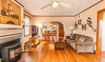 17 Marden St, Cranston, RI 02910