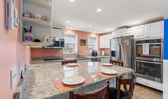 6 MacAlder St, Narragansett, RI 02882