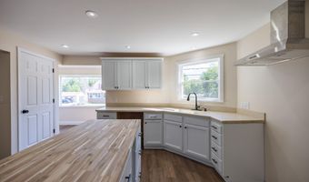 863 Minot Ave, Auburn, ME 04210
