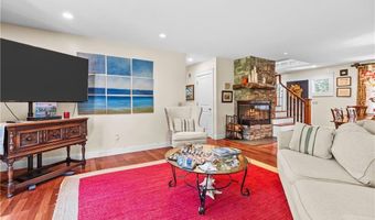 93 Kickemuit Ave, Bristol, RI 02809