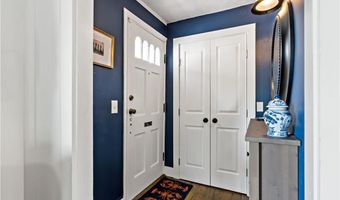 8 Lincoln Ave, Bristol, RI 02809