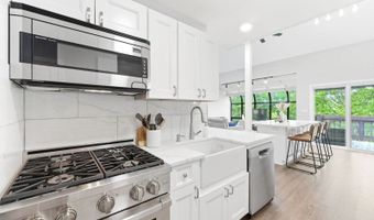 2 Falkenstein Dr 10, Alloway, NJ 07462