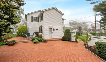 4 Coles Ave, Amityville, NY 11701