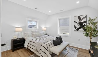 907 LAWRENCE St NE, Washington, DC 20017