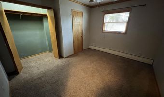 634 S Wells St, Aberdeen, SD 57401