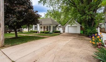920 Grove St, Baldwin City, KS 66006