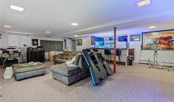 1 Middlebrook Ln, Lincoln, RI 02865