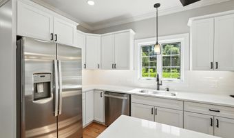 13 Kenwood Cir, Bloomfield, CT 06002