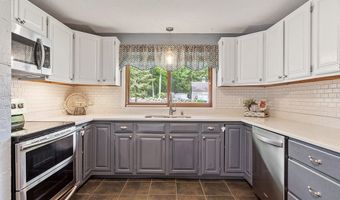 941 Doe Valley Rd, Athol, MA 01331