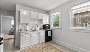 11 Whitwell Pl, Newport, RI 02840