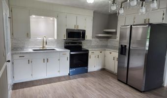 422 Kings Ave, Bishopville, SC 29010