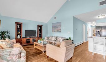 82 Spinnaker Ct, Bayville, NJ 08721