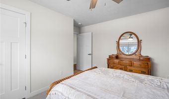 160 Eagle Cir, Amherst, OH 44001