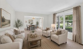 7 Springlake Ct, Ballwin, MO 63011