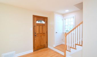 2441 N MCKINLEY St, Arlington, VA 22207