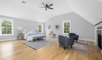 35 Beech Crest Rd, East Greenwich, RI 02818
