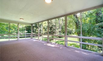 1097 Oak Tree Rd, Akron, OH 44320