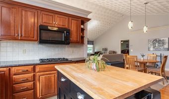 5 Sweet Corn Dr, Cranston, RI 02921