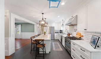 6 Knowlton Ct, Bristol, RI 02809