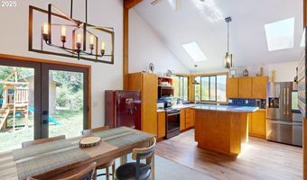 98393 E COUGAR Ln, Brookings, OR 97415