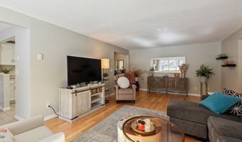 34 Parkwood Dr, Augusta, ME 04330