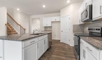 950 Misty Creek Dr, Aberdeen, NC 28315