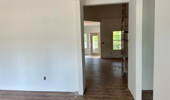 16 Somerset Dr, Appomattox, VA 24522