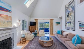 39 Brenton Rd, Newport, RI 02840