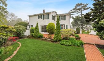 4 Coles Ave, Amityville, NY 11701