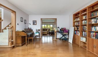 420 Fairway View Dr, Algonquin, IL 60102