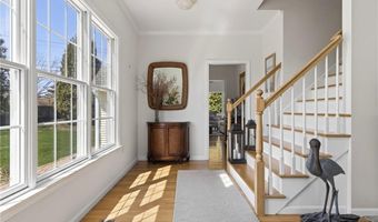 25 Southern View Dr, Narragansett, RI 02882