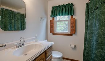 75 Lakeview Dr, Allentown, NJ 08501