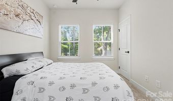 300 Twinflower Ln, Charlotte, NC 28205